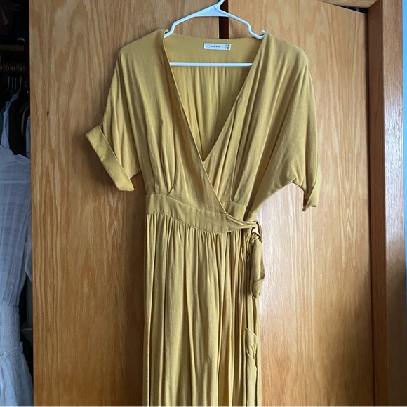 Urban outfitters Gabriella yellow linen wrap midi dress - Picture 12 of 12